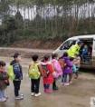 7座“校车”装24人被查，孩子们该如何上学？