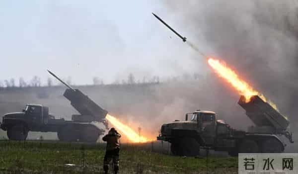 俄军再发射铝热燃烧弹-漫天火雨