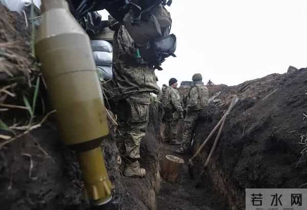 俄军再发射铝热燃烧弹-漫天火雨