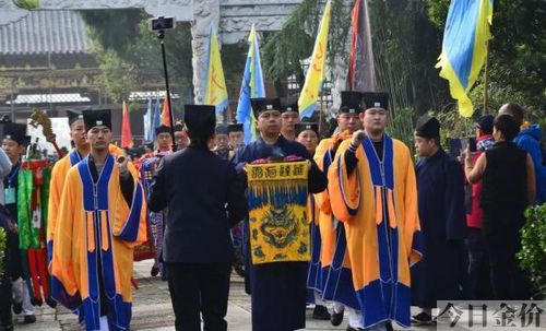 黄金天师系统txt下载