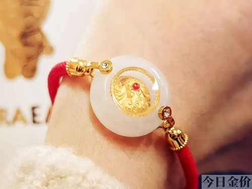 黄金皮丘手链佩戴图片