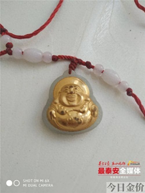 黄金镶玉吊坠图片