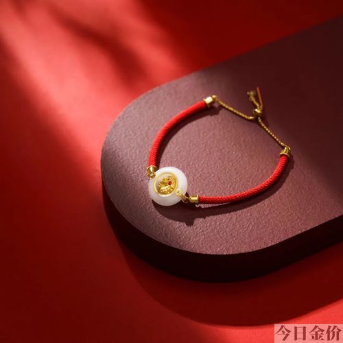 黄金皮丘手链佩戴图片