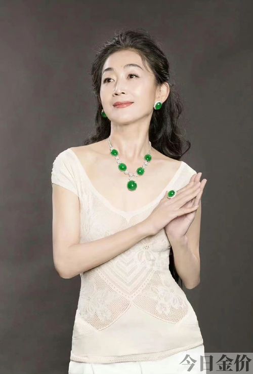 黄金瞳胡荣