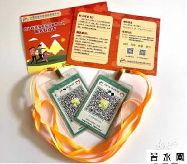 葵花卡,“亮卡”即“亮码”，禅城张槎社工为长者制作葵花码胸卡