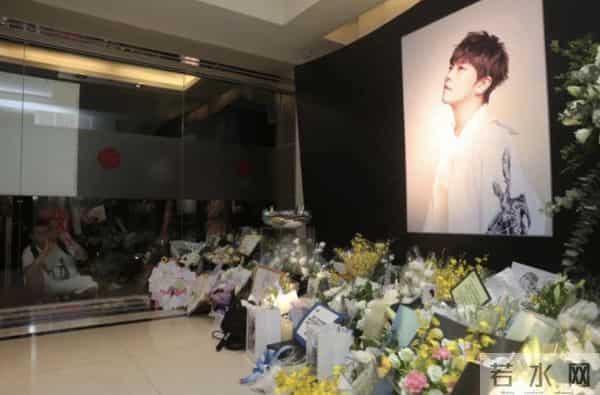 罗志祥现身黄鸿升灵堂