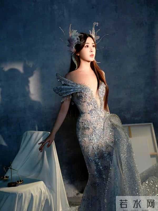 张含韵陪人睡觉照片