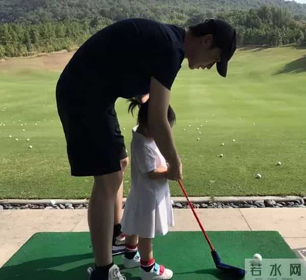 董子健假笑男孩