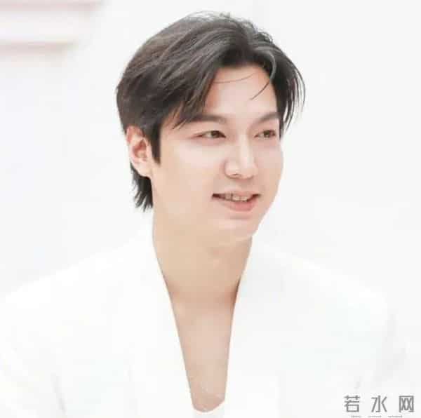 李敏镐方否认与妍雨恋情