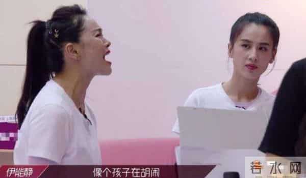 黄圣依哭泣时也要插兜