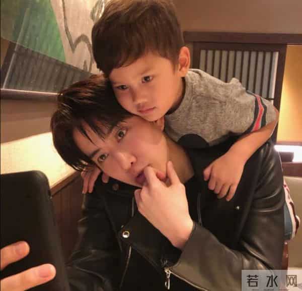 Mike为争儿子抚养权节衣缩食