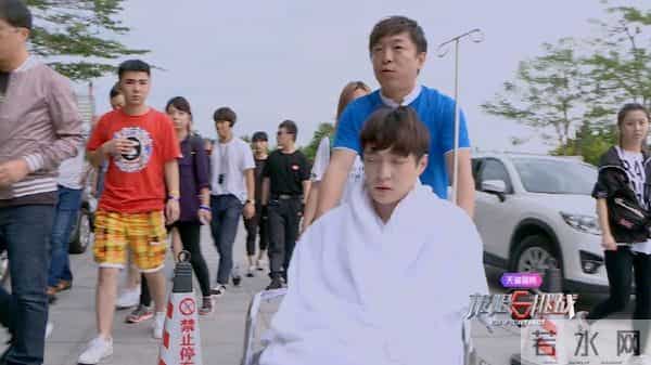 张艺兴突然晕倒