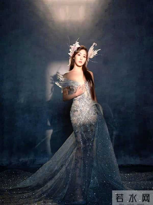 张含韵陪人睡觉照片