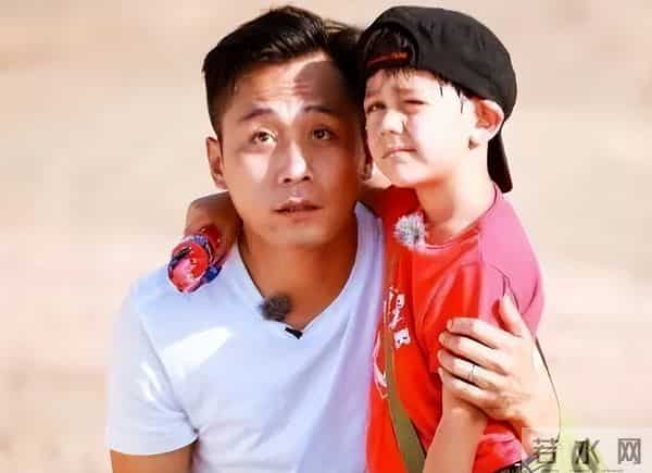 董子健假笑男孩