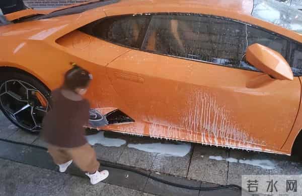 董子健假笑男孩