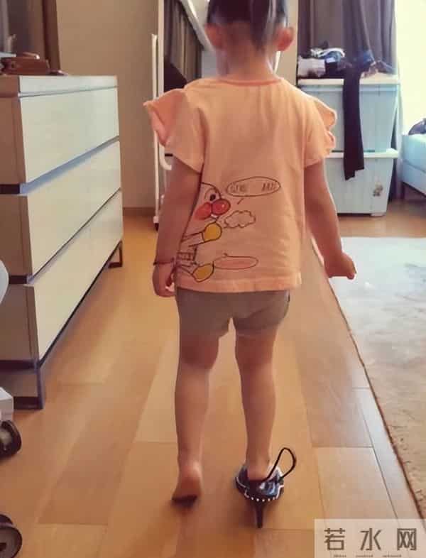 董子健假笑男孩