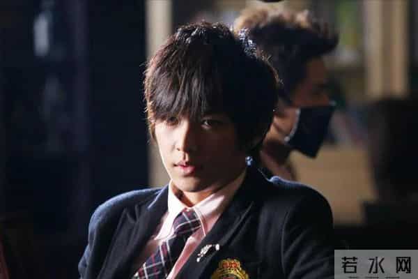 汪东城掉水里有人救是什么梗