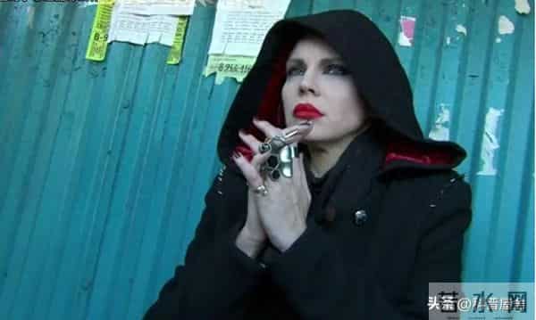 朱莉王承认自己不是通灵者