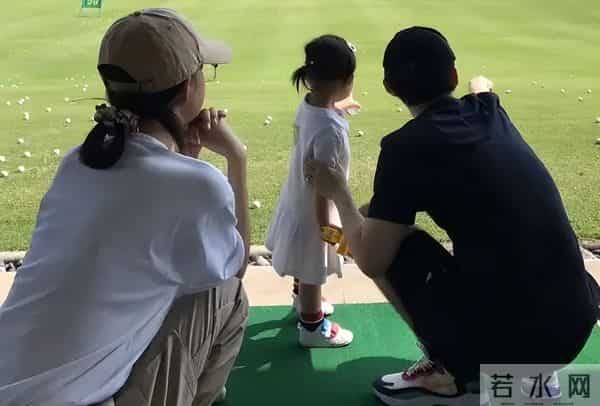 董子健假笑男孩