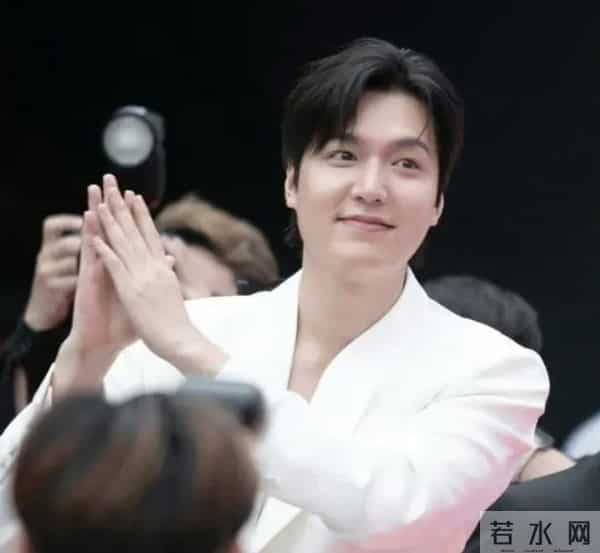 李敏镐方否认与妍雨恋情