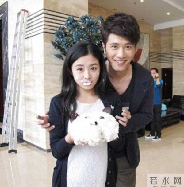 张含韵否认与彭冠英恋情