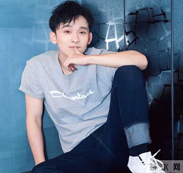 董子健假笑男孩