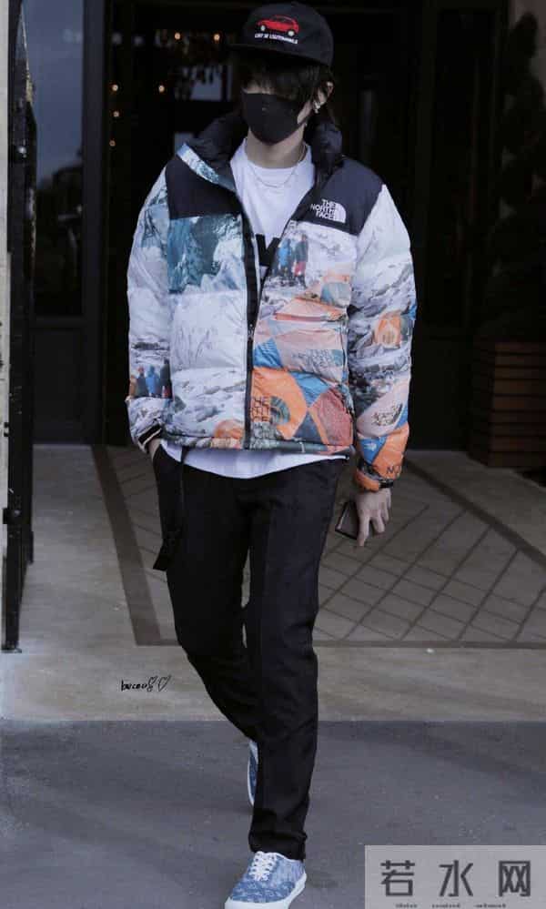 为什么王俊凯总摸裤裆