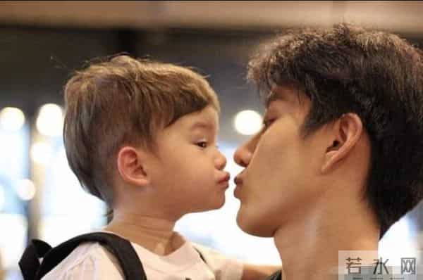 Mike为争儿子抚养权节衣缩食