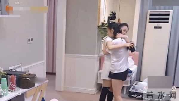 黄圣依哭泣时也要插兜