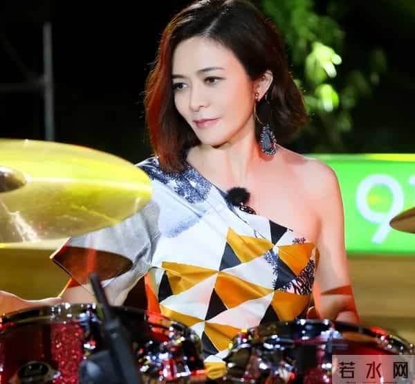 刘銮雄怎么玩关之琳的