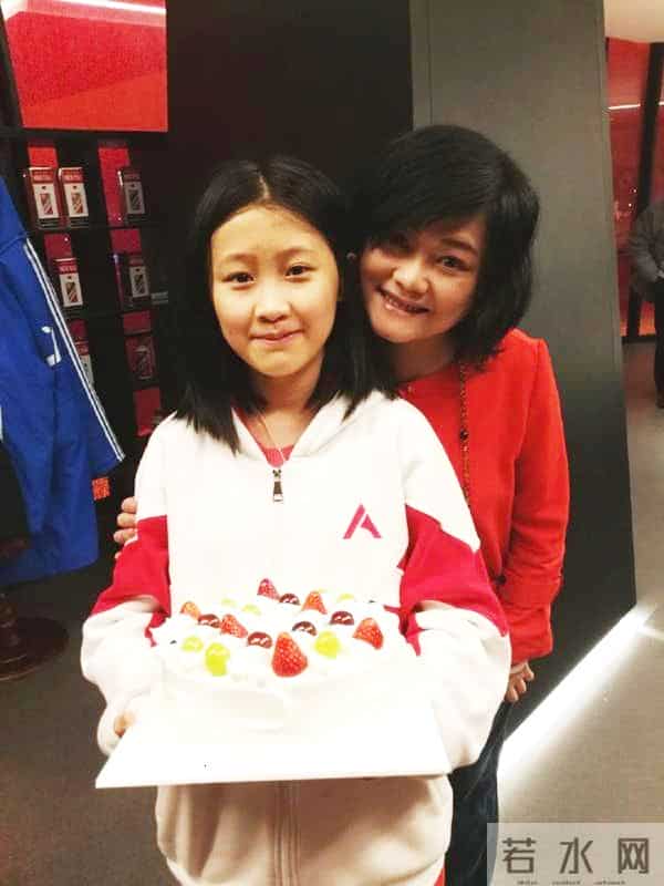 何静第一任老公