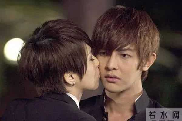 汪东城掉水里有人救是什么梗