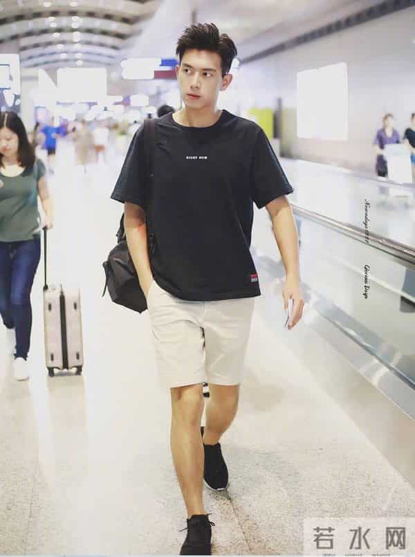 为什么王俊凯总摸裤裆