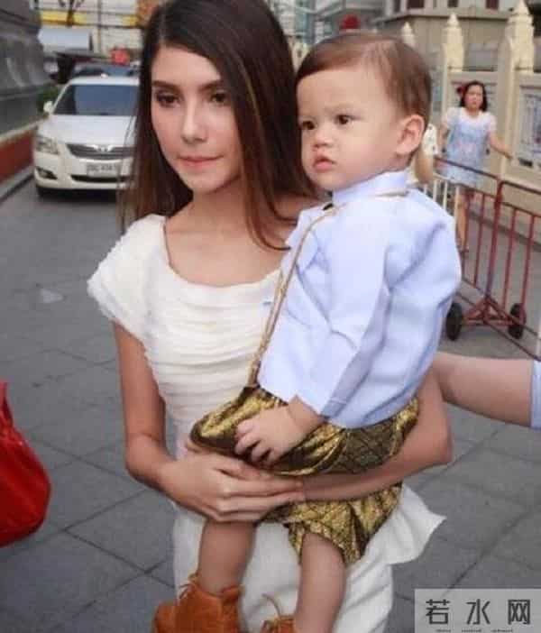 Mike为争儿子抚养权节衣缩食