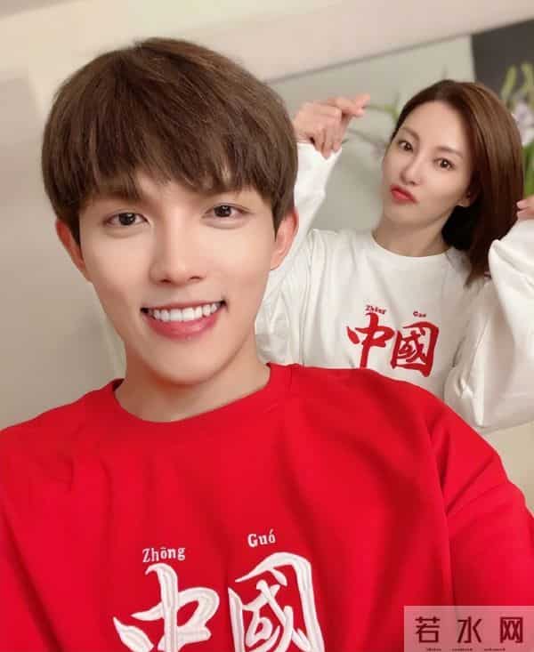 张雨绮牵手男友现身婚纱店