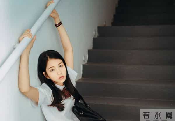 爱上千金美眉吻戏