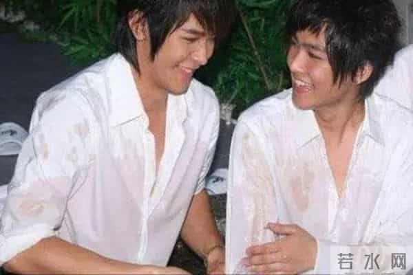 汪东城打掉炎亚纶话筒