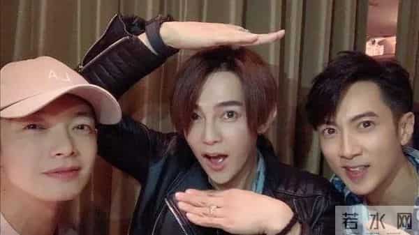 汪东城掉水里有人救是什么梗