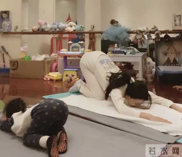 董子健假笑男孩