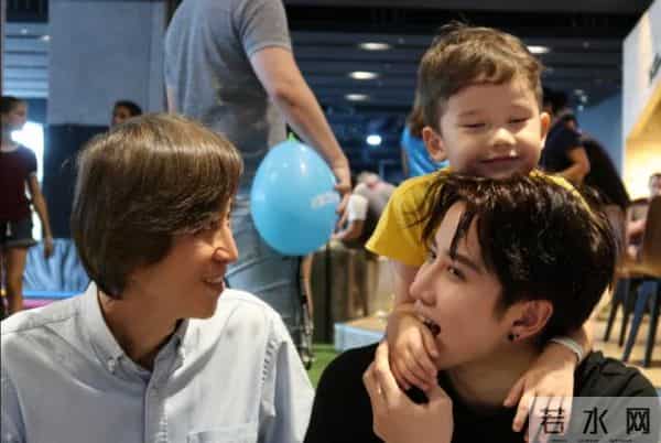 Mike为争儿子抚养权节衣缩食