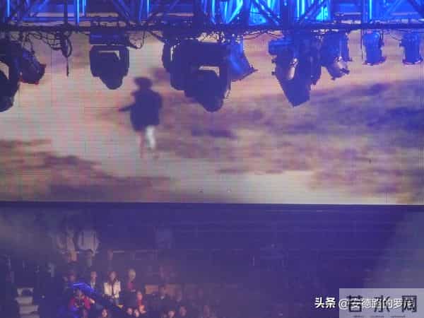 问天问大地是什么歌