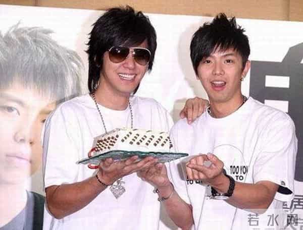 罗志祥现身黄鸿升灵堂