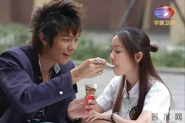 汪东城掉水里有人救是什么梗