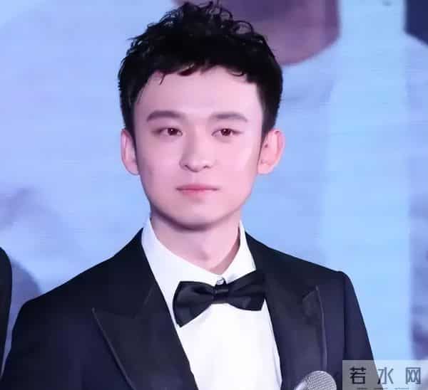 董子健假笑男孩