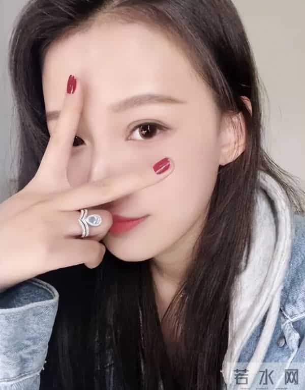 董子健假笑男孩