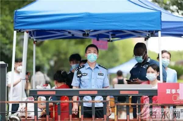 心圆西苑疫情-这波操作太暖心！直击心圆西苑小区封闭管理现场，隔离不隔爱