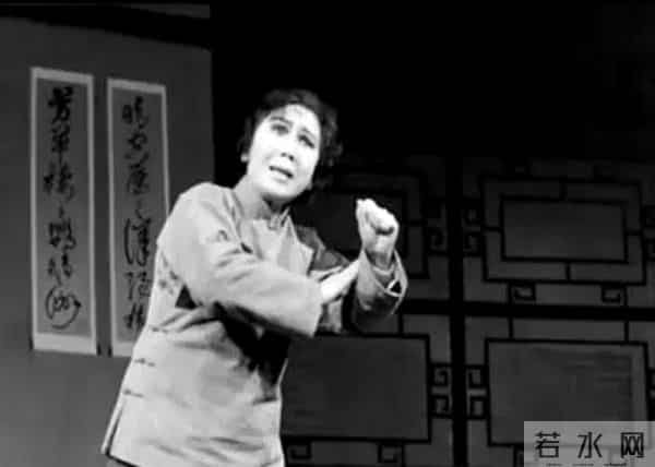 杨飞飞-用掌声送别沪剧女王杨飞飞落葬上海，这场告别仪式看哭了！