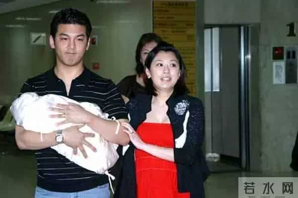 高圆圆看望贾静雯