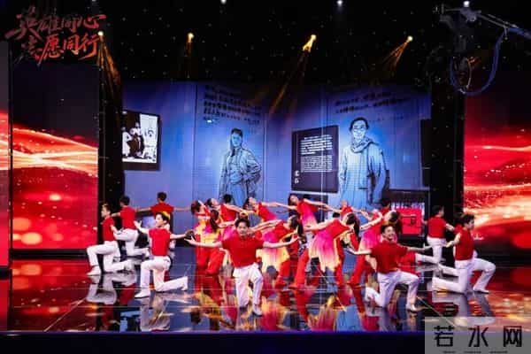 “永远跟党走”主题光影秀点亮上海