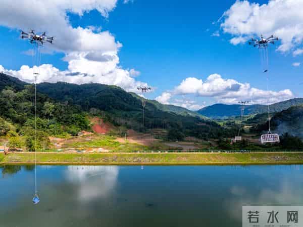 直升机追踪堵截象群